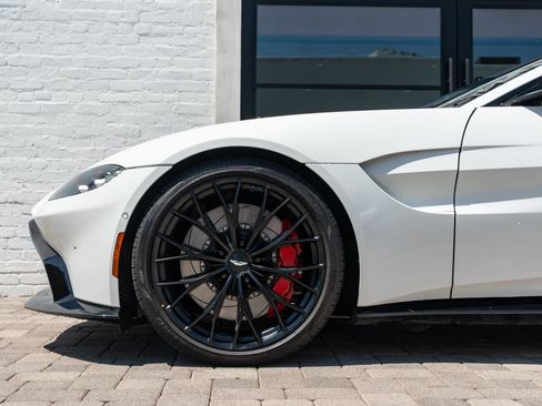 Used 2023 Aston Martin V8 Vantage Roadster RWD image 4