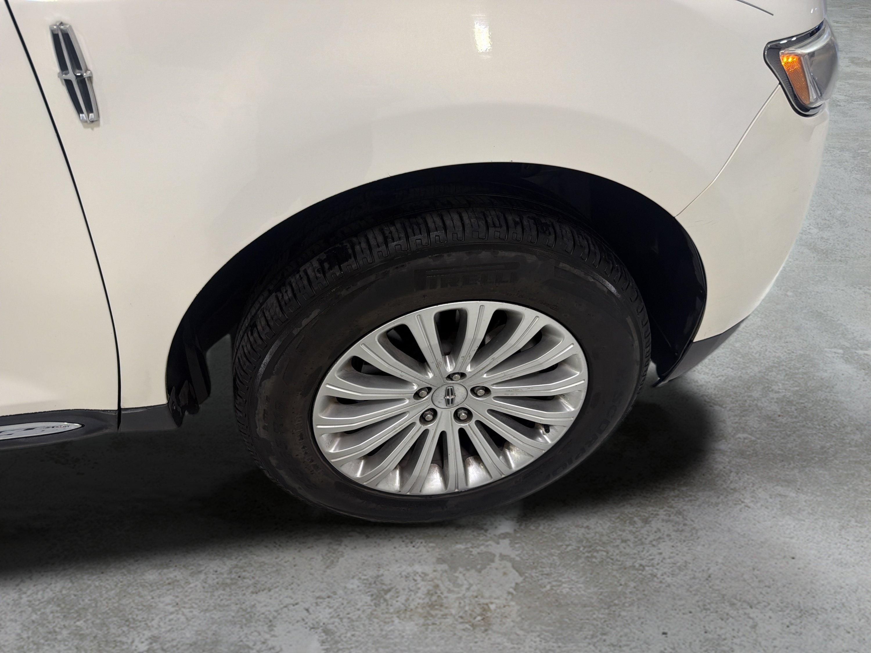Used 2013 Lincoln MKX FWD w/ Wood Pkg image 20