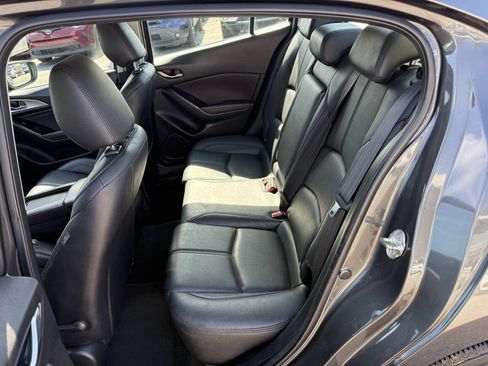 Used 2018 MAZDA MAZDA3 Touring FWD image 8