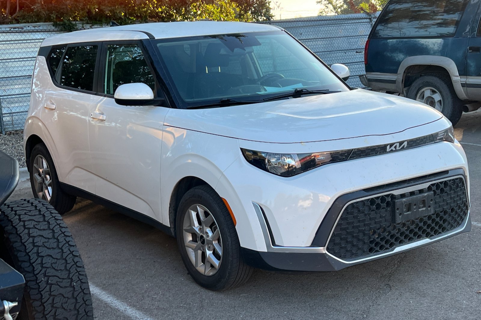 Used 2024 Kia Soul S FWD image 2