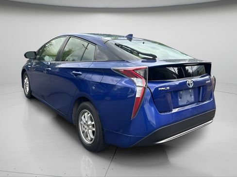 Used 2017 Toyota Prius Two w/ Carpet Mat Package FWD image 12