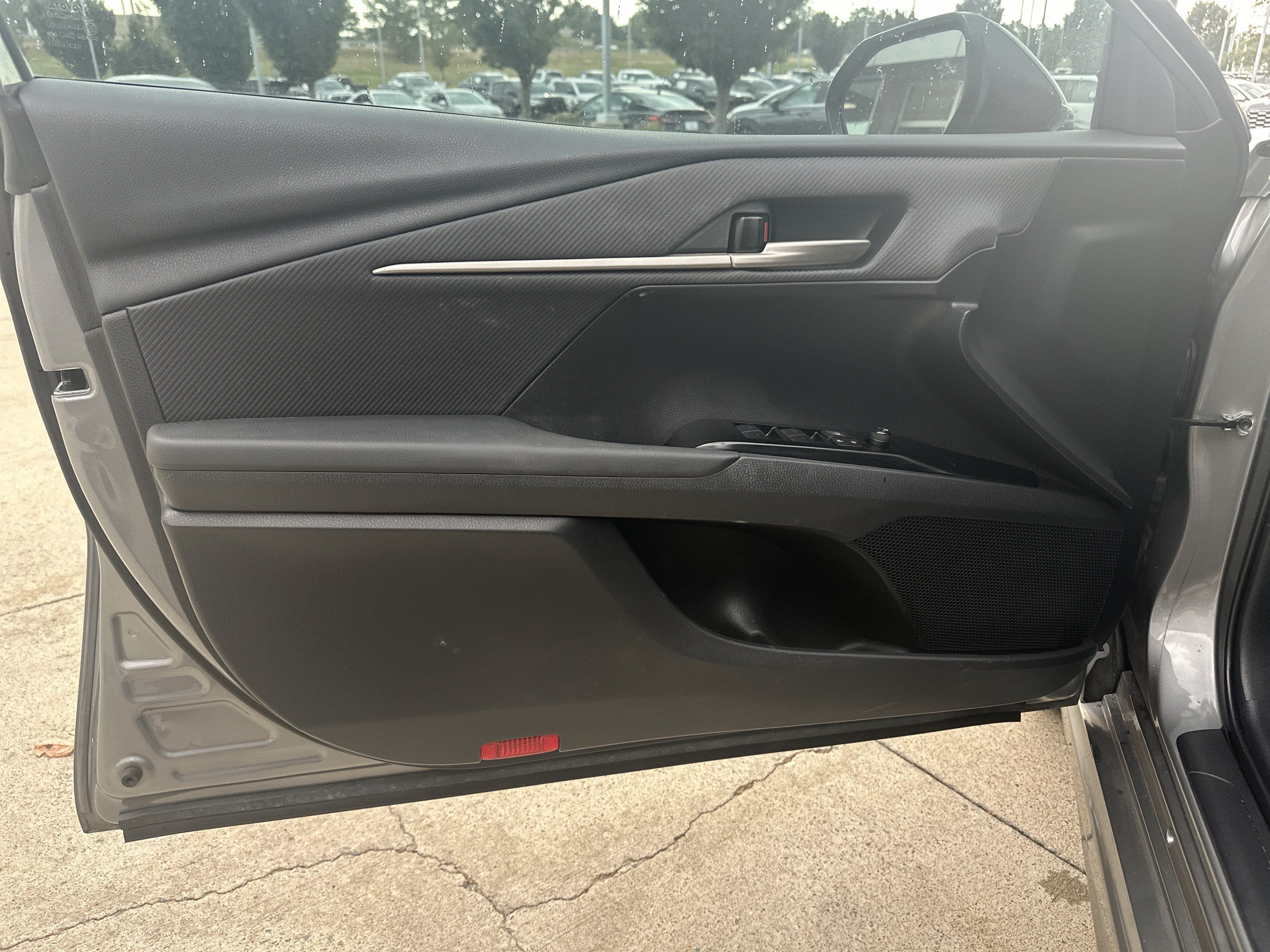 Used 2025 Toyota Camry SE w/ Convenience Package FWD image 13