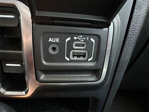 Used 2024 Jeep Gladiator Sport image 20