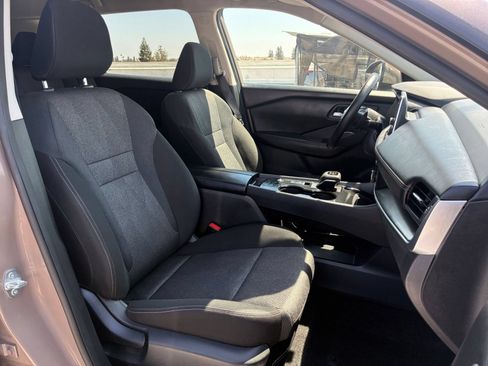Used 2025 Nissan Rogue SV FWD image 37