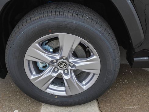 New 2025 Toyota RAV4 XLE image 12