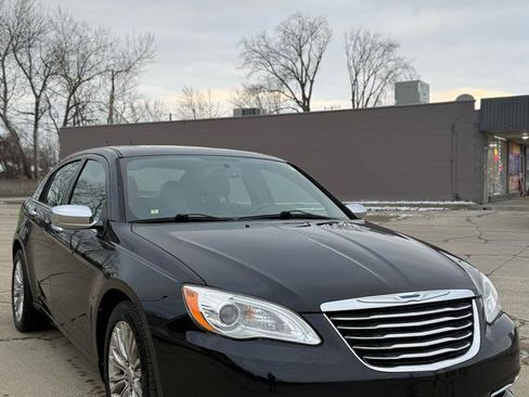 Used 2011 Chrysler 200 Limited image 2