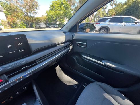 Used 2025 Kia K4 FWD image 34