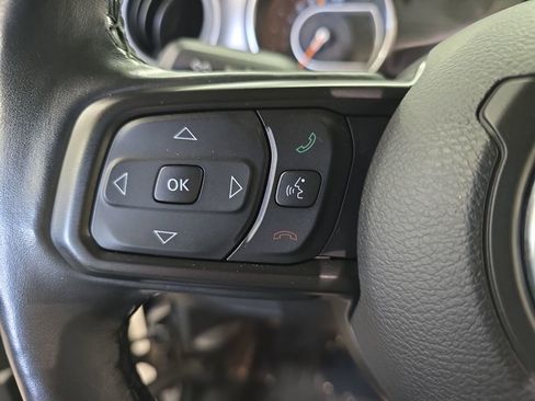 Certified 2022 Jeep Gladiator Overland AWD/4WD image 16