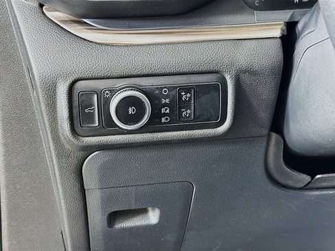 Used 2023 Ford Explorer Limited w/ Equipment Group 301A AWD/4WD image 33
