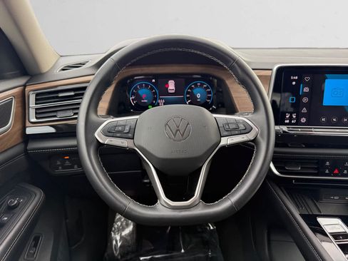 Used 2025 Volkswagen Atlas SE FWD image 12