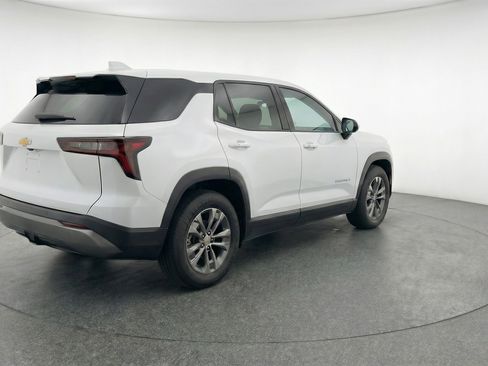 Used 2025 Chevrolet Equinox LT image 9