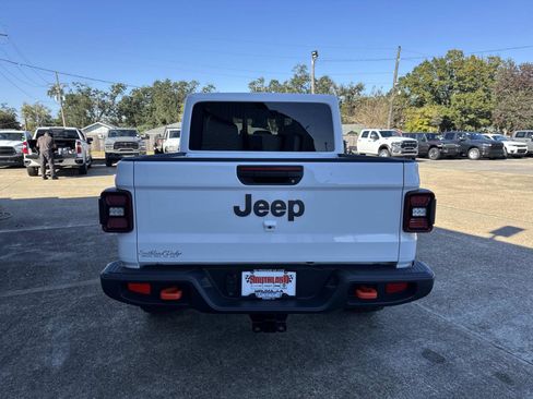 New 2025 Jeep Gladiator Mojave w/ Convenience Group image 5