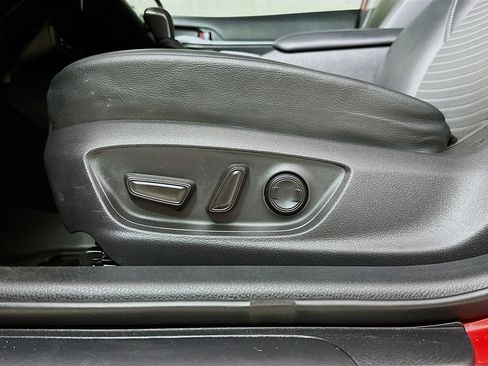 Used 2019 Toyota Camry SE FWD image 22