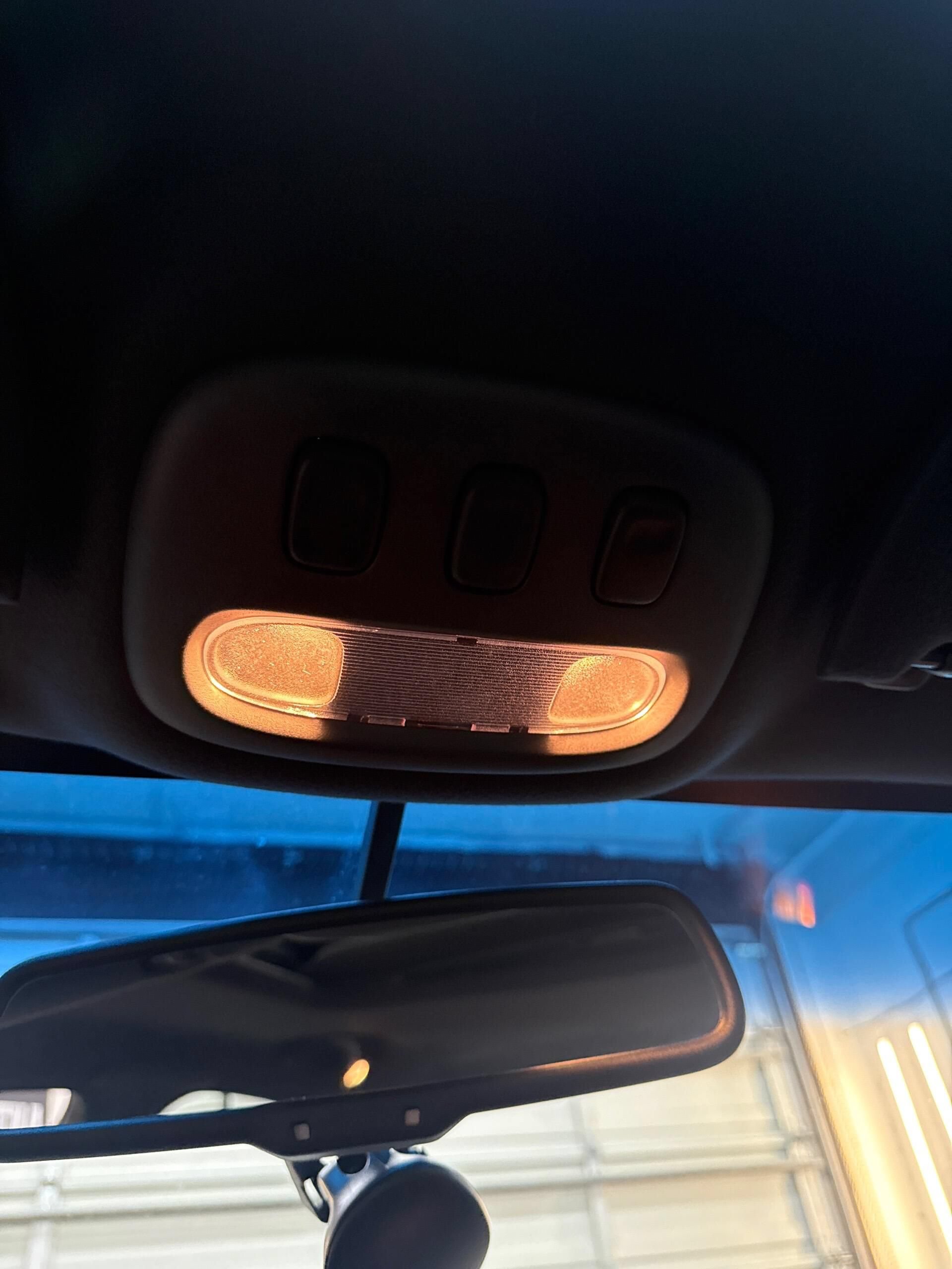 Used 2000 Lincoln Town Car Signature RWD image 19