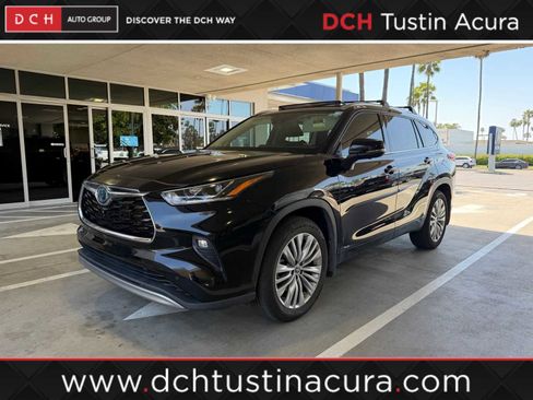 Used 2023 Toyota Highlander Platinum image 1