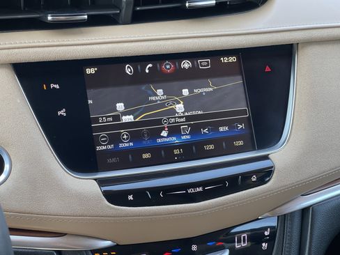 Used 2017 Cadillac XT5 Platinum w/ Driver Assist Package image 5