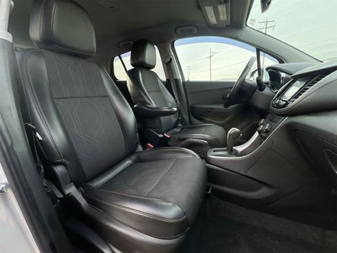 Used 2017 Chevrolet Trax LT w/ LT Convenience Package image 22