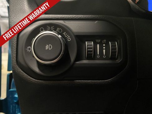 Used 2019 Jeep Wrangler Unlimited Sahara AWD/4WD image 35