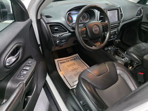 Used 2020 Jeep Cherokee Trailhawk AWD/4WD image 7