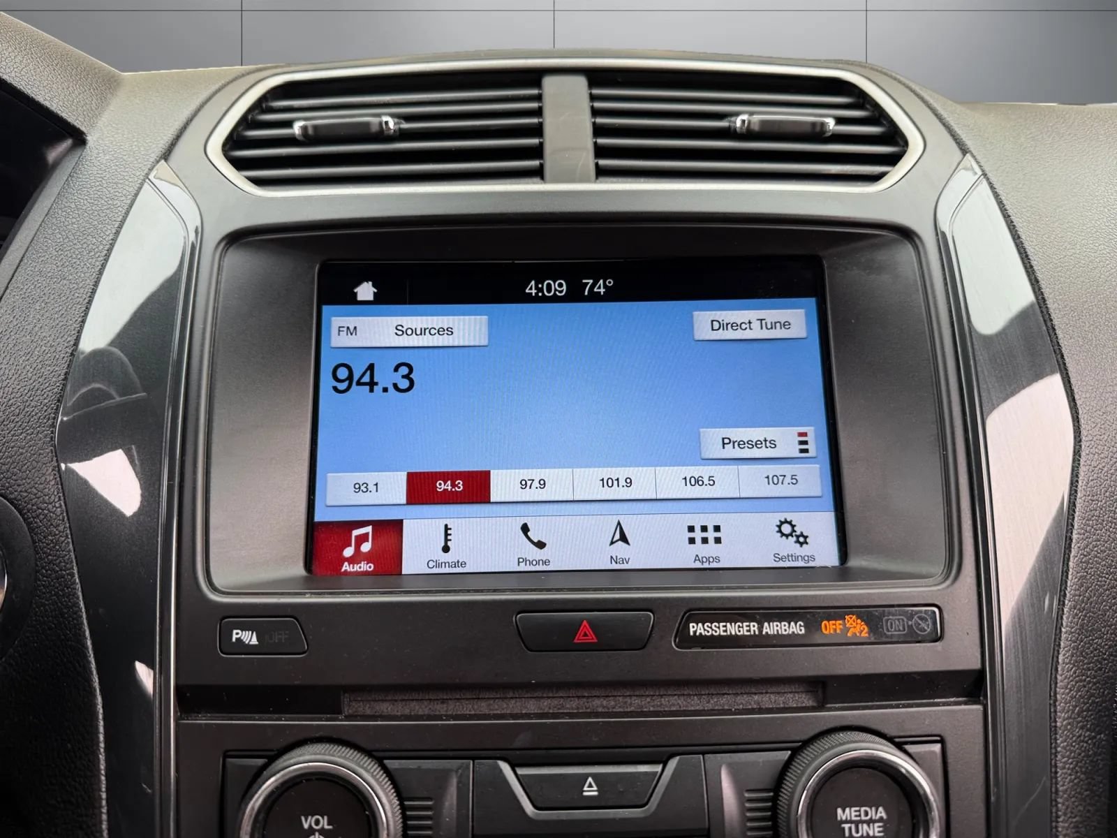 Used 2018 Ford Explorer XLT w/ Equipment Group 202A AWD/4WD image 30