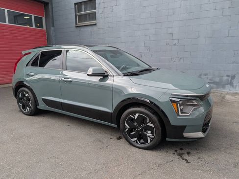 Used 2023 Kia Niro Wave w/ Wave Preserve Package FWD image 1