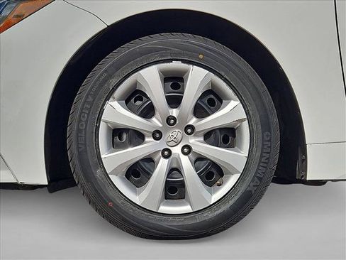 Used 2025 Toyota Corolla LE FWD image 29