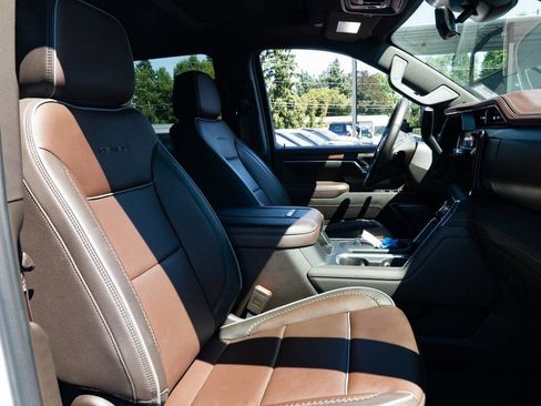 Used 2025 GMC Sierra 3500 Denali w/ Denali Reserve Package image 25