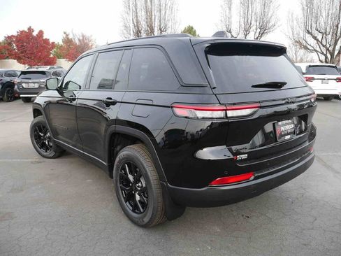 New 2025 Jeep Grand Cherokee Altitude image 19
