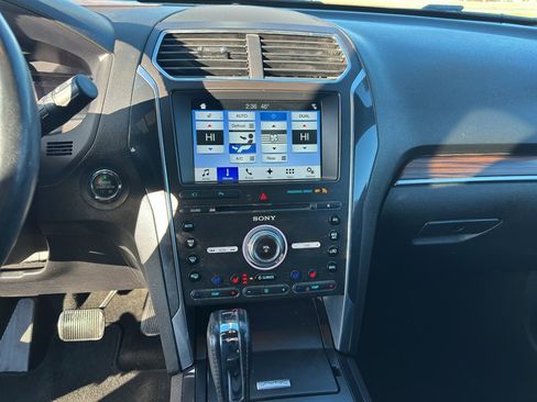 Used 2017 Ford Explorer Limited image 19