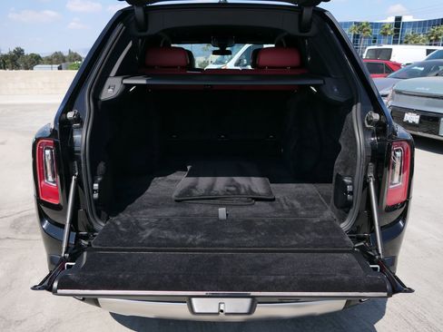 Used 2022 Rolls-Royce Cullinan image 33