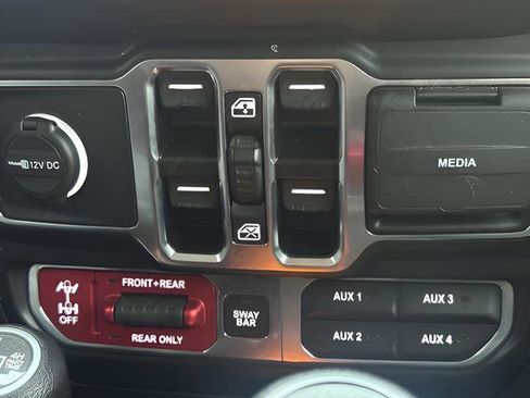 Used 2022 Jeep Wrangler Unlimited Rubicon 4xe w/ Cold Weather Group AWD/4WD image 43