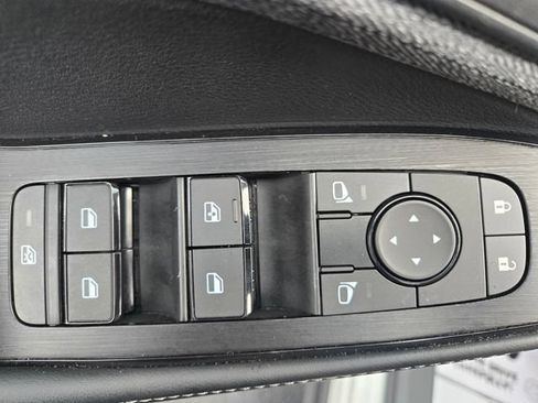 Used 2023 Nissan Rogue SV AWD/4WD image 19