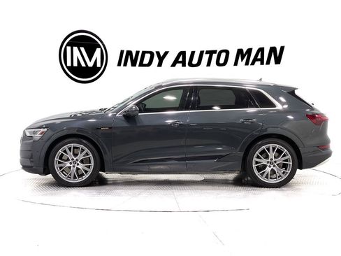 Used 2019 Audi e-tron Prestige w/ Prestige Package image 7