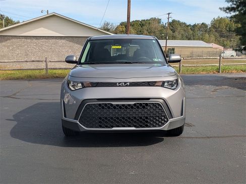 Used 2023 Kia Soul S image 2