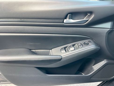 Used 2025 Nissan Altima 2.5 SV image 18