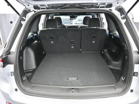 Used 2024 Jeep Grand Cherokee Laredo X image 41