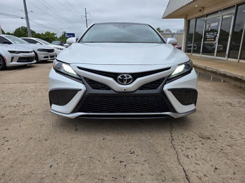Used 2021 Toyota Camry XSE w/ Navigation Package FWD image 2