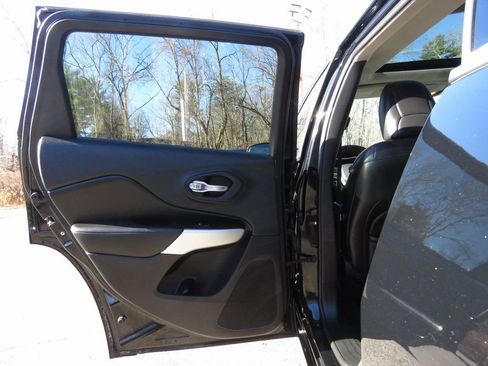 Used 2018 Jeep Cherokee Overland w/ Heavy Duty Protection Group image 20