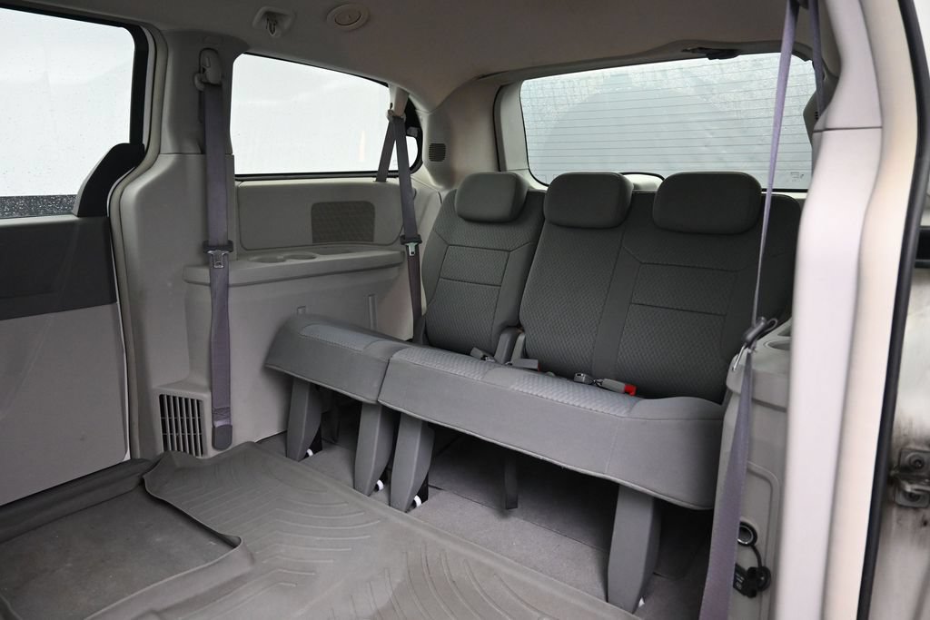 Used 2010 Chrysler Town & Country Touring FWD image 22