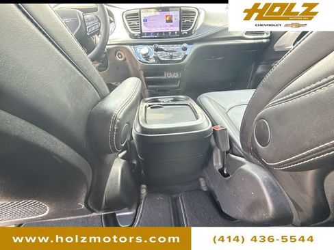 Used 2024 Chrysler Pacifica Touring-L w/ S Appearance Package FWD image 21