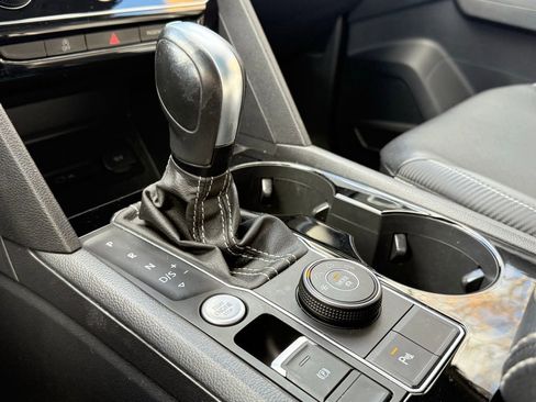 Used 2022 Volkswagen Atlas Cross Sport SE image 25