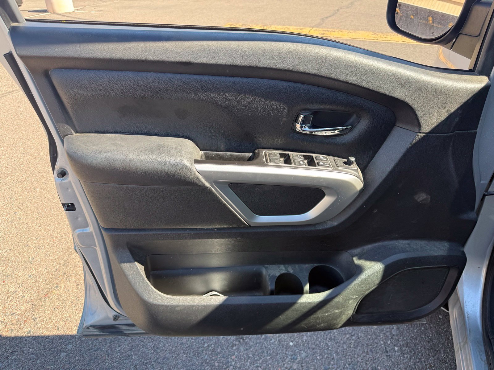 Used 2019 Nissan Titan SV w/ SV Convenience Package RWD image 15