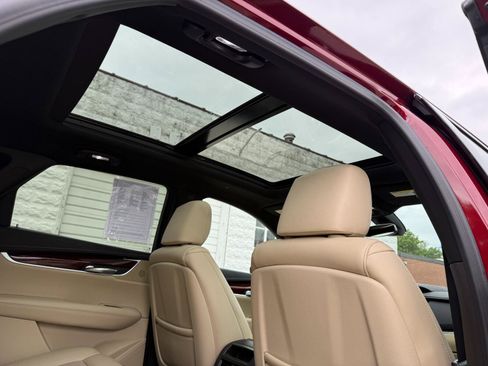 Used 2017 Cadillac XT5 Luxury w/ Driver Awareness Package AWD/4WD image 16
