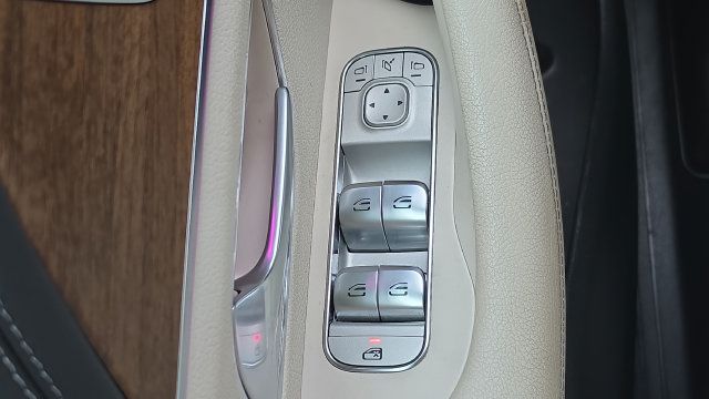 Used 2025 Mercedes-Benz GLE 450e 4MATIC image 15