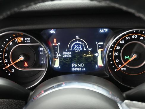 Used 2022 Jeep Wrangler Unlimited Sahara w/ Cold Weather Group AWD/4WD image 3