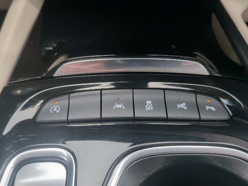 Used 2023 Buick Envision Avenir FWD image 28