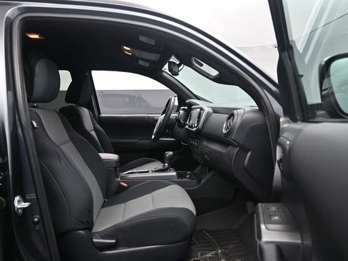 Used 2023 Toyota Tacoma TRD Sport image 29