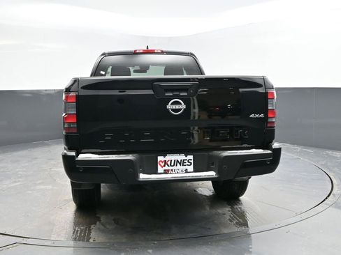 Used 2025 Nissan Frontier SV image 7