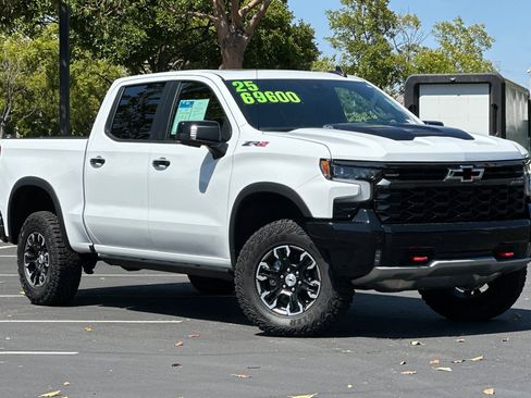 Used 2025 Chevrolet Silverado 1500 ZR2 w/ Technology Package image 2