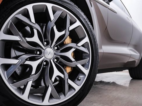 Used 2023 Aston Martin DBX image 5